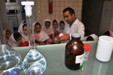 بازدید دانش آموزان از دامپزشکی خراسان شمالی به مناسبت 14مهر
