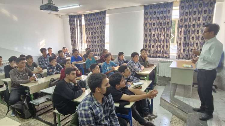 آموزش دانش‌آموزان خراسان شمالی در هفته دامپزشکی با محوریت پیشگیری از بیماری‌های مشترک
