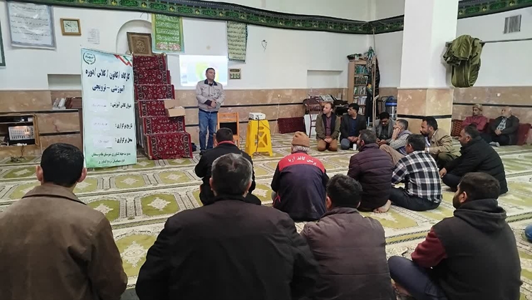 برگزاری کلاس آموزشی ترویجی در خصوص بیماری تب برفکی و بیماری های مشترک انسان و دام جهت روستائیان و دامداران روستای اینچه علیا شهرستان سملقان